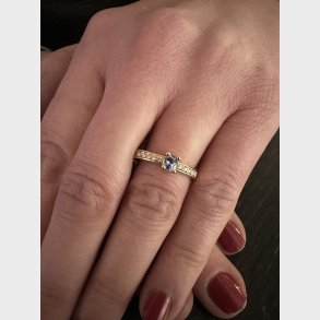 Bl safir ringen med brillanter