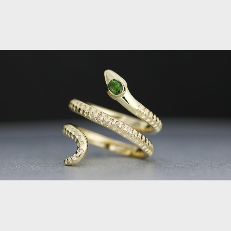 14KT."Snake green" Colding design       